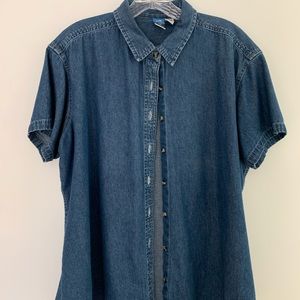 Short sleeve denim shirt.